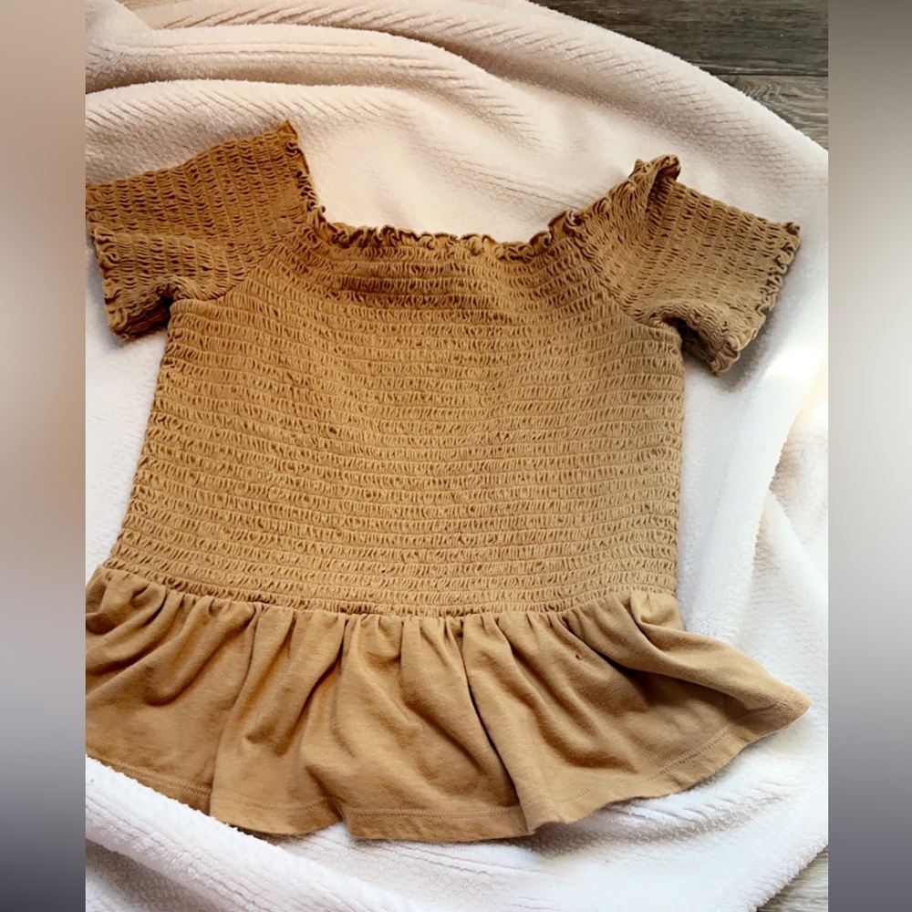 American eagle~ style this with a cute pair of denim shorts (adding some soon😘)